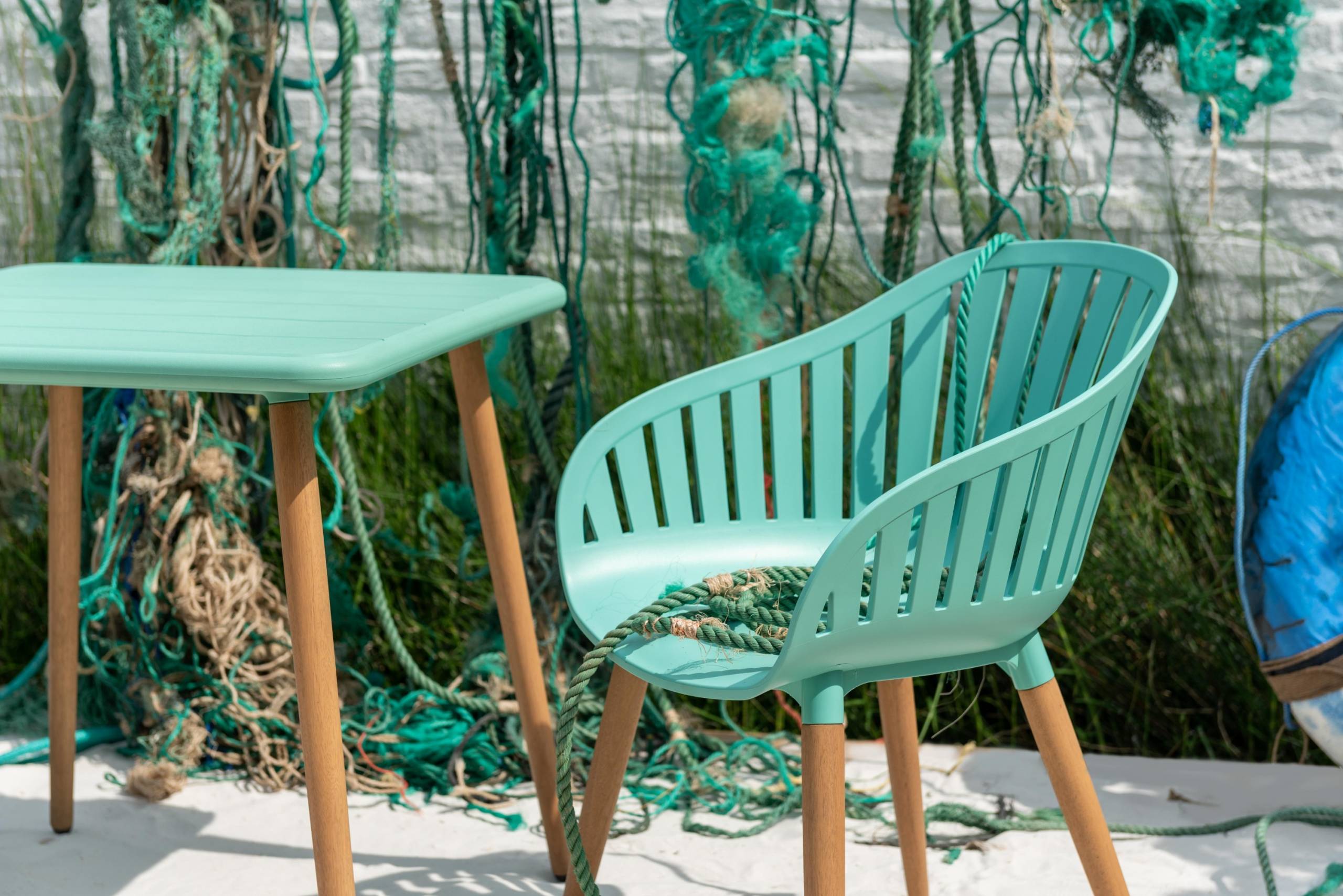 Panama-stacking-armchair-rect-table-157x88cm-75h-ALU-BMB-WNT-MEG-2-2-ALU-YET-1-358x537