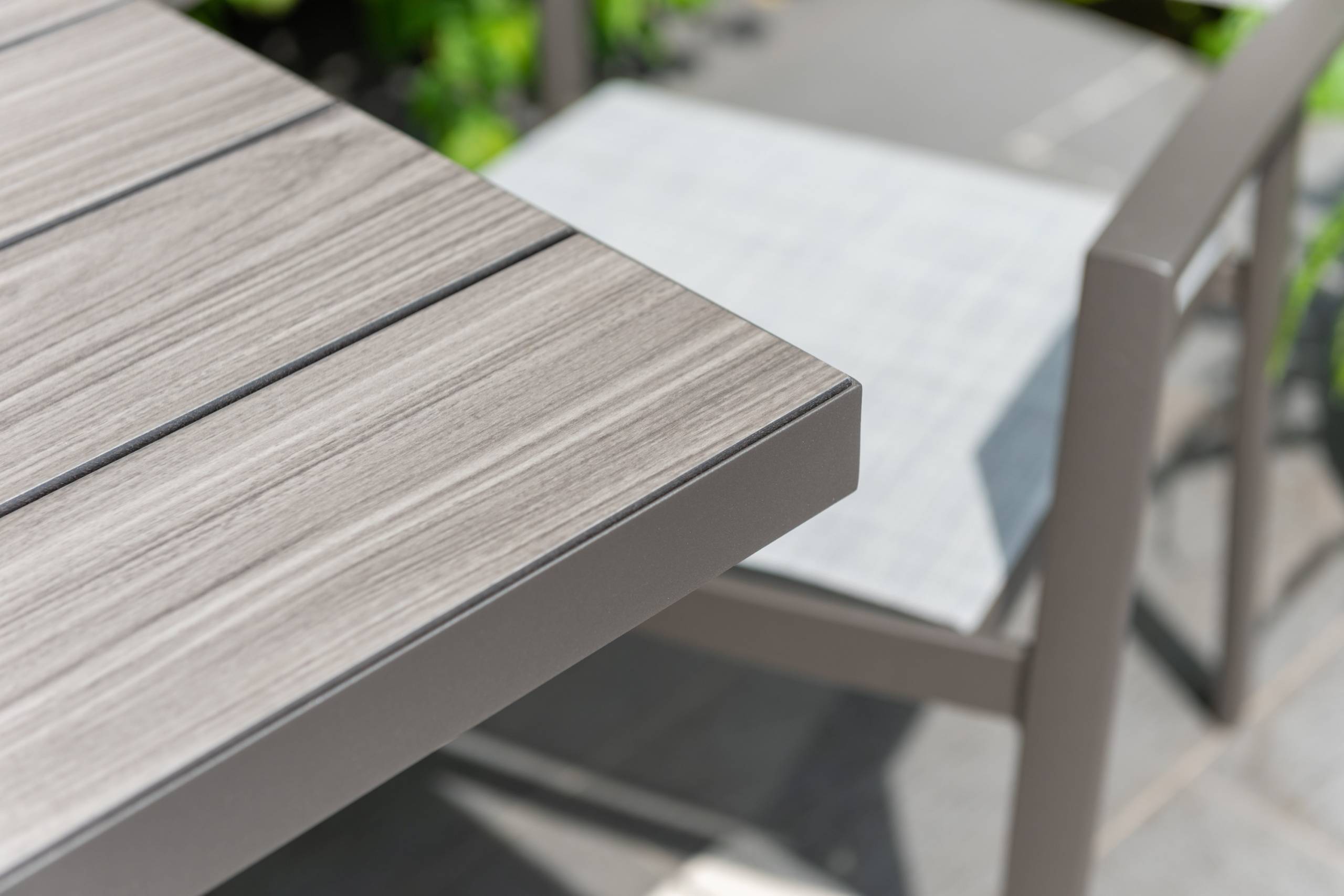 Panama-stacking-armchair-rect-table-157x88cm-75h-ALU-BMB-WNT-MEG-2-2-ALU-YET-1-358x537